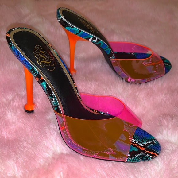 ✨✨Safaria Heels✨ - Picture 2 of 5